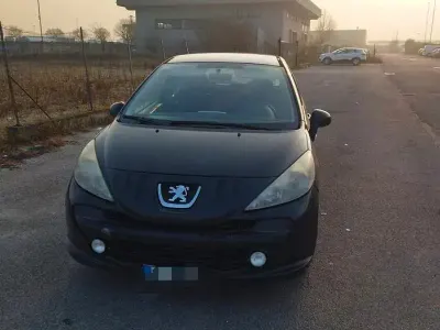 Usata Peugeot 207 73 CV (53 kW) 2009 Nero Utilitaria