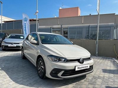Usata VW Polo Life 90 CV (66 kW) 2023 Grigio Utilitaria