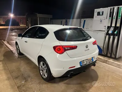 Usata Alfa Romeo Giulietta 170 CV (125 kW) 2011 Bianco Berlina