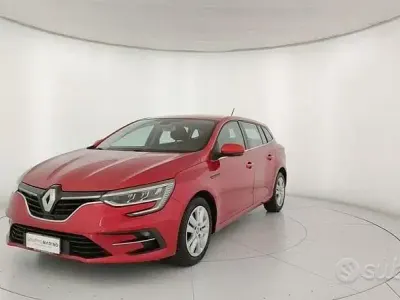 Usata Renault Mégane GrandTour Equilibre 116 CV (85 kW) 2023 Rosso Station wagon