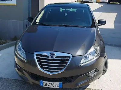 Usata Lancia Delta Gold 105 CV (77 kW) 2014 Grigio canna di fucile Utilitaria