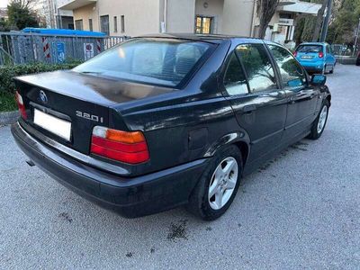 usata BMW 320 320 i 24V