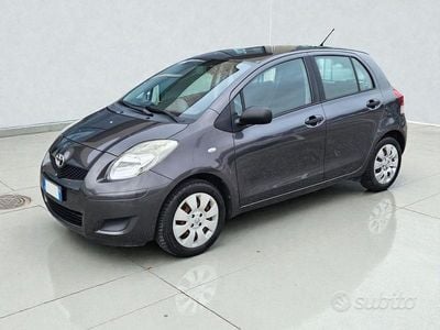 Antracite metallizzato Usata 2010 Toyota Yaris Berlina | 4500 € (Buon prezzo)