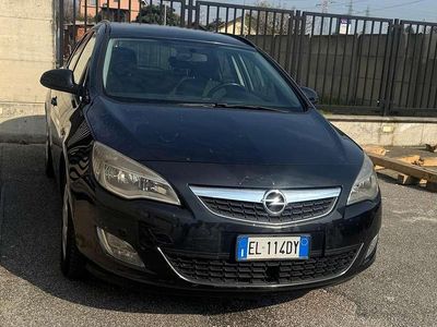 Usata Opel Astra 110 CV (80 kW) 2012 Nero Station wagon