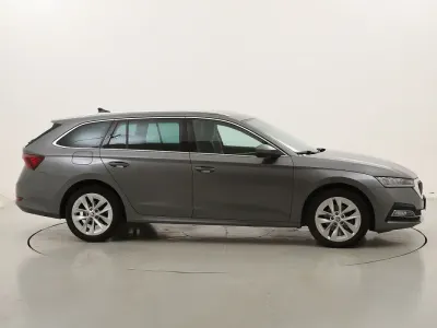 Usata Skoda Octavia Style 150 CV (110 kW) 2022 Grigiogrigio Station wagon