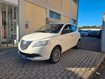 Usata Lancia Ypsilon Gold 85 CV (62 kW) 2014 Bianco Utilitaria