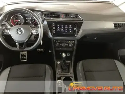 Begagnad VW Touran Active 150 HK (110 kW) 2022 Silver Minibuss