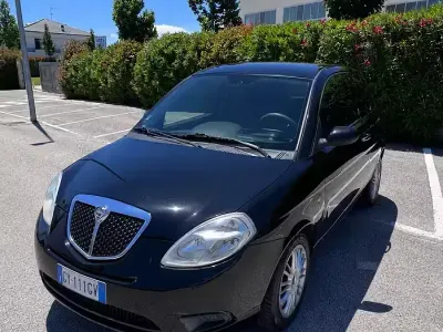 Usata Lancia Ypsilon 60 CV (44 kW) 2009 Nero Utilitaria