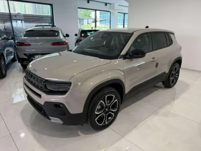 Uusi Jeep Avenger Summit 101 HP (74 kW) 2026 Peessi Katumaasturi