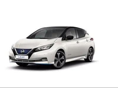 Usata Nissan Leaf Tekna 159 kW (217 CV) 2021 White pearl/black metallic Utilitaria