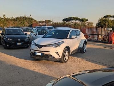 Usata Toyota C-HR 115 CV (84 kW) 2017 Bianco SUV