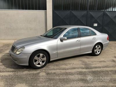 Usata Mercedes E270 Avantgarde 177 CV (130 kW) 2002 Grigio Berlina