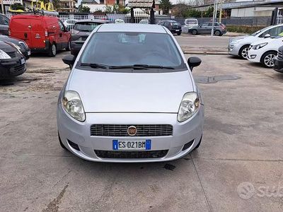 Usata Fiat Grande Punto 75 CV (55 kW) 2013 Grigio Utilitaria
