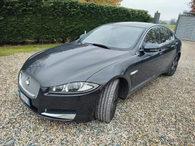 Usata Jaguar XF 190 CV (139 kW) 2012 Nero Berlina
