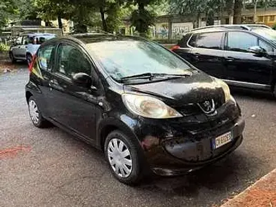 Usata Peugeot 107 68 CV (50 kW) 2005 Utilitaria