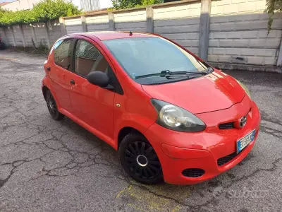 Usata Toyota Aygo 68 CV (50 kW) 2010 Rosso Utilitaria