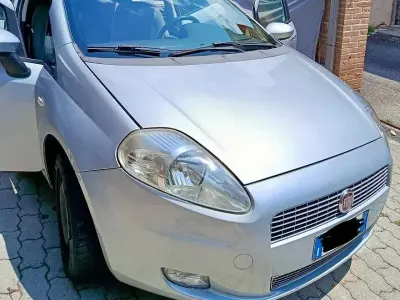 Usata Fiat Grande Punto 77 CV (56 kW) 2006 Grigio Utilitaria