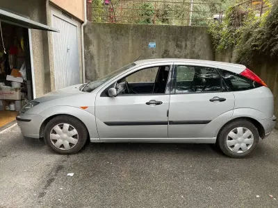 Occasion Ford Focus Ambiente 90 PK (66 kW) 2002 Zilver Sedan