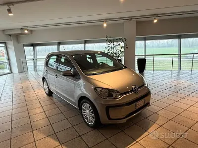 Usata VW up! 65 CV (47 kW) 2022 Beige Utilitaria