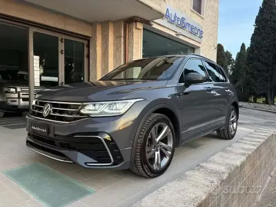 Begagnad VW Tiguan R-line 150 HK (110 kW) 2022 Grå SUV