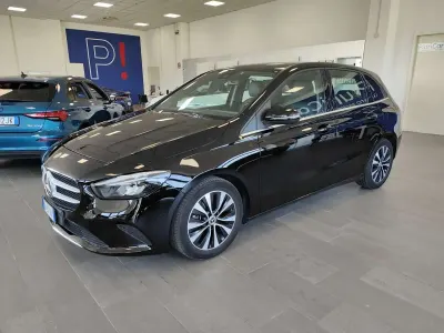 Usata Mercedes B180 136 CV (100 kW) 2020 Nero Monovolume