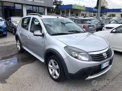 Usata Dacia Sandero Stepway 90 CV (66 kW) 2012 Grigio Berlina