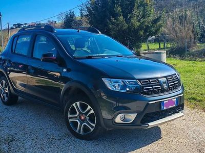 Usata Dacia Sandero Stepway 90 CV (66 kW) 2019 Grigio Berlina