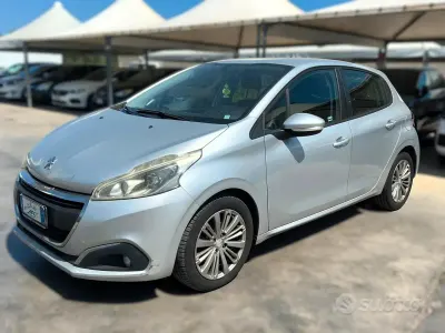 Usata Peugeot 208 Allure 75 CV (55 kW) 2015 Grigio Utilitaria