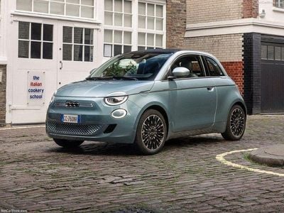Usata Fiat 500e Red 86 kW (118 CV) 2024 Rosso pastello Cabrio