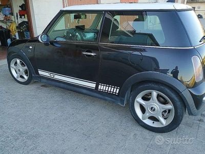 Begagnad Mini ONE 75 HK (55 kW) 2004 Svart Halvkombi