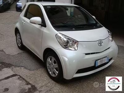 Begagnad Toyota iQ Lounge 68 HK (50 kW) 2014 Vit Halvkombi
