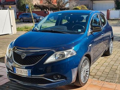 Usata Lancia Ypsilon Platinum 69 CV (50 kW) 2016 Blu/azzurro Utilitaria
