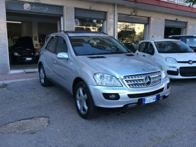 Usata Mercedes ML320 224 CV (164 kW) 2008 Argento SUV