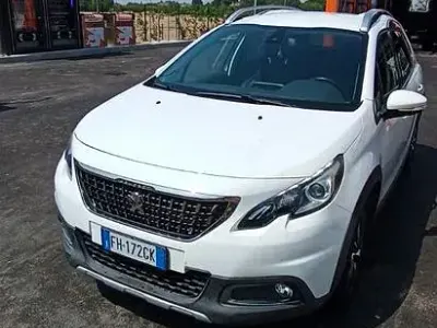 Usata Peugeot 2008 Allure 100 CV (73 kW) 2017 Bianco SUV
