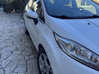 Usata Ford Fiesta Titanium 101 CV (74 kW) 2015 Bianco Berlina