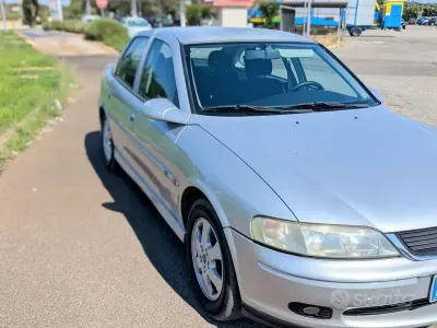 Usata Opel Vectra 125 CV (91 kW) 2002 Grigio Berlina