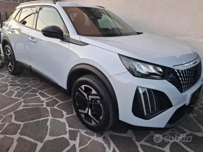 Usata Peugeot 2008 Allure 131 CV (96 kW) 2025 Bianco SUV