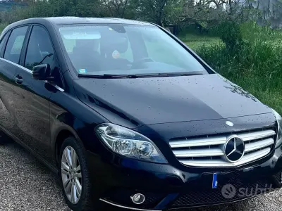 Usata Mercedes B180 109 CV (80 kW) 2013 Nero Utilitaria