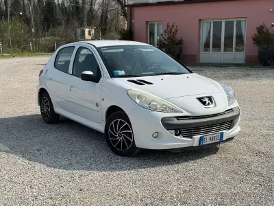 Usata Peugeot 206 57 CV (41 kW) 2012 Bianco Berlina
