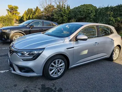 Usata Renault Mégane IV Business 110 CV (80 kW) 2018 Argento Berlina