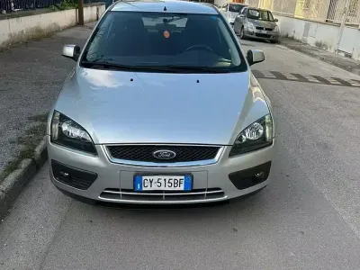 Usata Ford Focus 116 CV (85 kW) 2005 Grigio Berlina