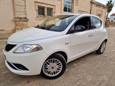 Usata Lancia Ypsilon Platinum 95 CV (69 kW) 2016 Bianco Utilitaria