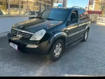 Usata SsangYong Rexton 165 CV (121 kW) 2005 Nero SUV