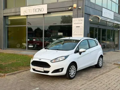 Usata Ford Fiesta 80 CV (58 kW) 2017 Bianco Utilitaria
