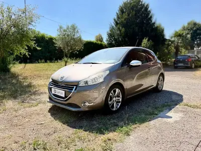 Usata Peugeot 208 Active 95 CV (69 kW) 2012 Beige Utilitaria