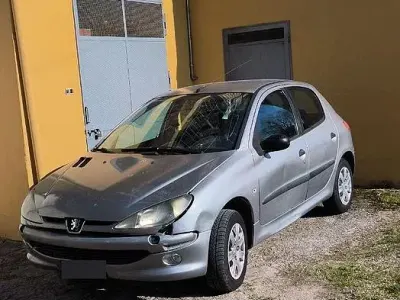 Usata Peugeot 106 50 CV (36 kW) 2002 Grigio Utilitaria
