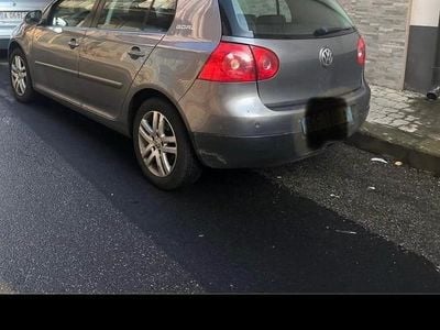 Usado VW Golf V 105 CV (77 kW) 2007 Gris Berlina