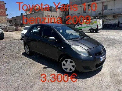 Usata Toyota Yaris 69 CV (50 kW) 2009 Grigio Utilitaria