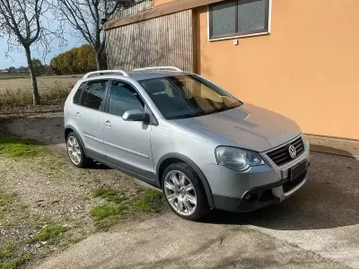 Usado VW Polo Cross 75 CV (55 kW) 2006 Gris Utilitario
