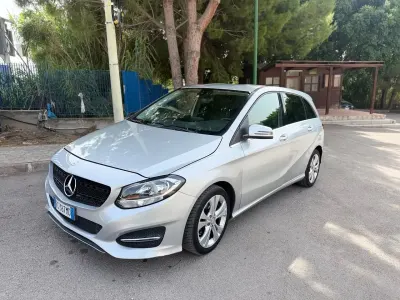Usata Mercedes B180 Premium 109 CV (80 kW) 2016 Argento Utilitaria